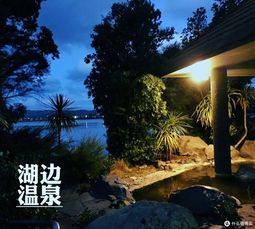傍晚时分的温泉