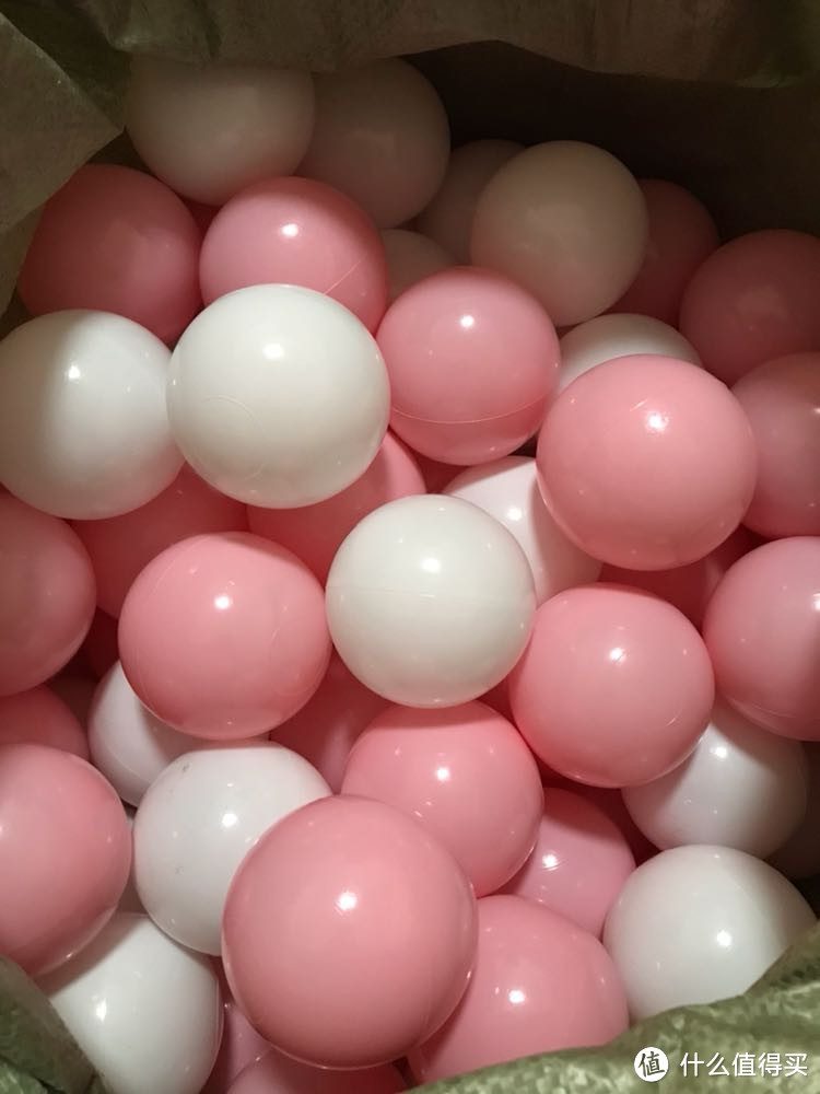 粉色海洋球，猫儿砸玩具
