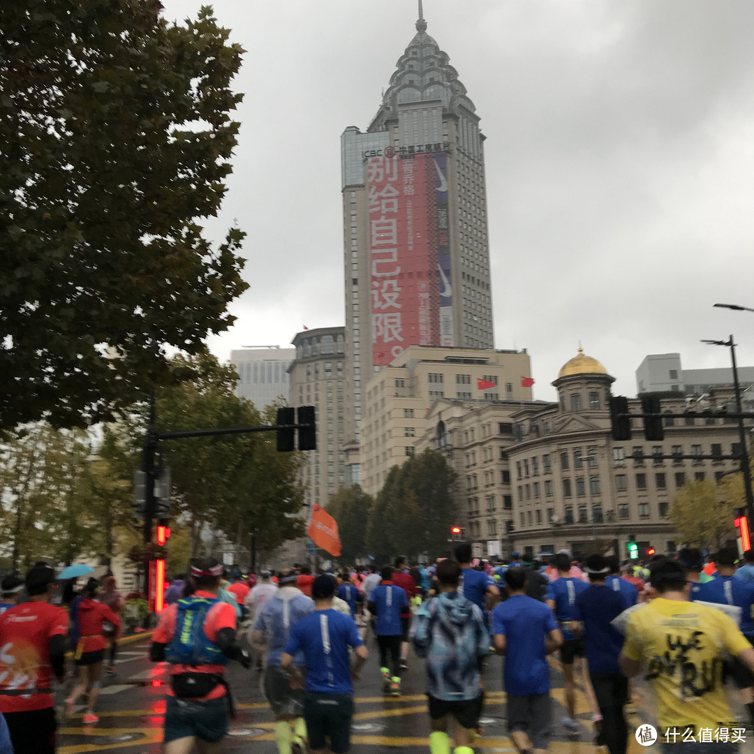 大雨中的PB！我的2018上海国际马拉松完赛全记录