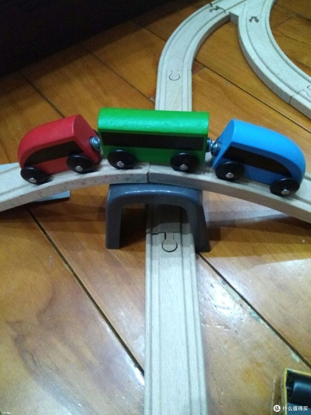 一套木质火车+木质轨道+一个小隧道¥79