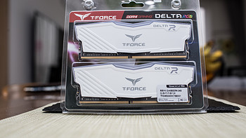 十铨 DELTA RGB系列 DDR4 3000 台式机内存外观展示(强度|标识|字母灯|内存条)