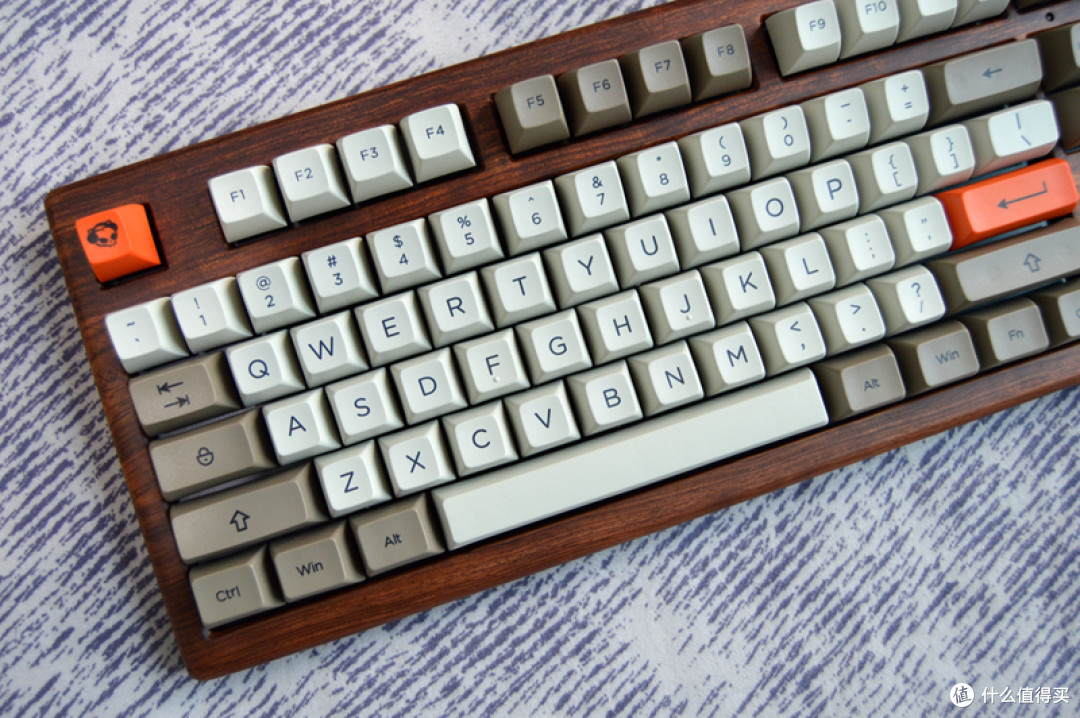 量产的客制化键盘值得买吗？Akko Rosewood 87花梨木 机械键盘 入手体验