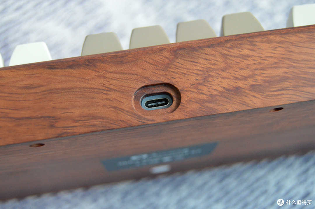 量产的客制化键盘值得买吗？Akko Rosewood 87花梨木 机械键盘 入手体验