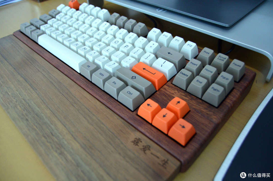 量产的客制化键盘值得买吗？Akko Rosewood 87花梨木 机械键盘 入手体验