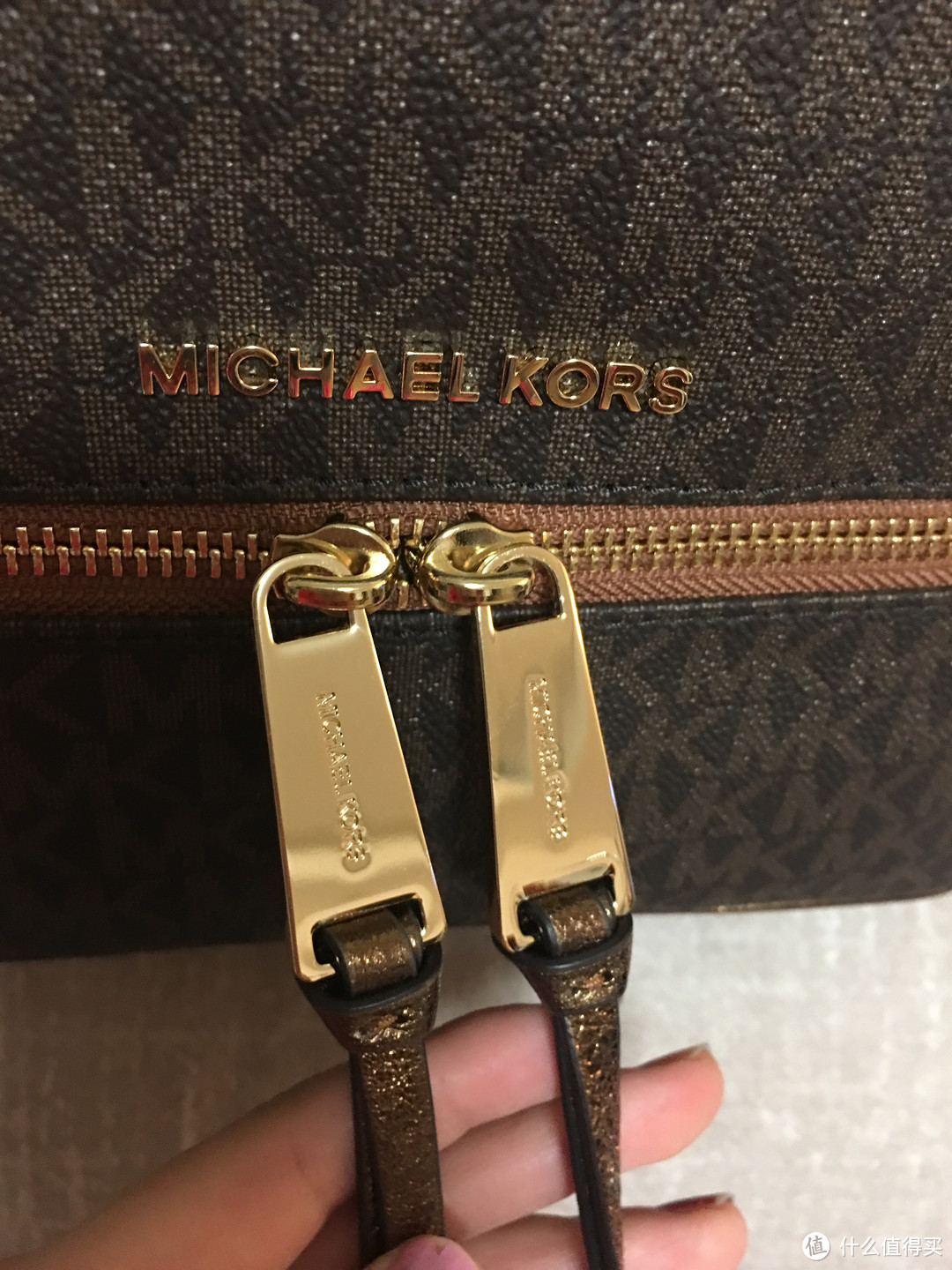 美国MK官网海淘日记—MICHAEL MICHAEL KORS 中号皮质拉链双肩包简单开箱验货