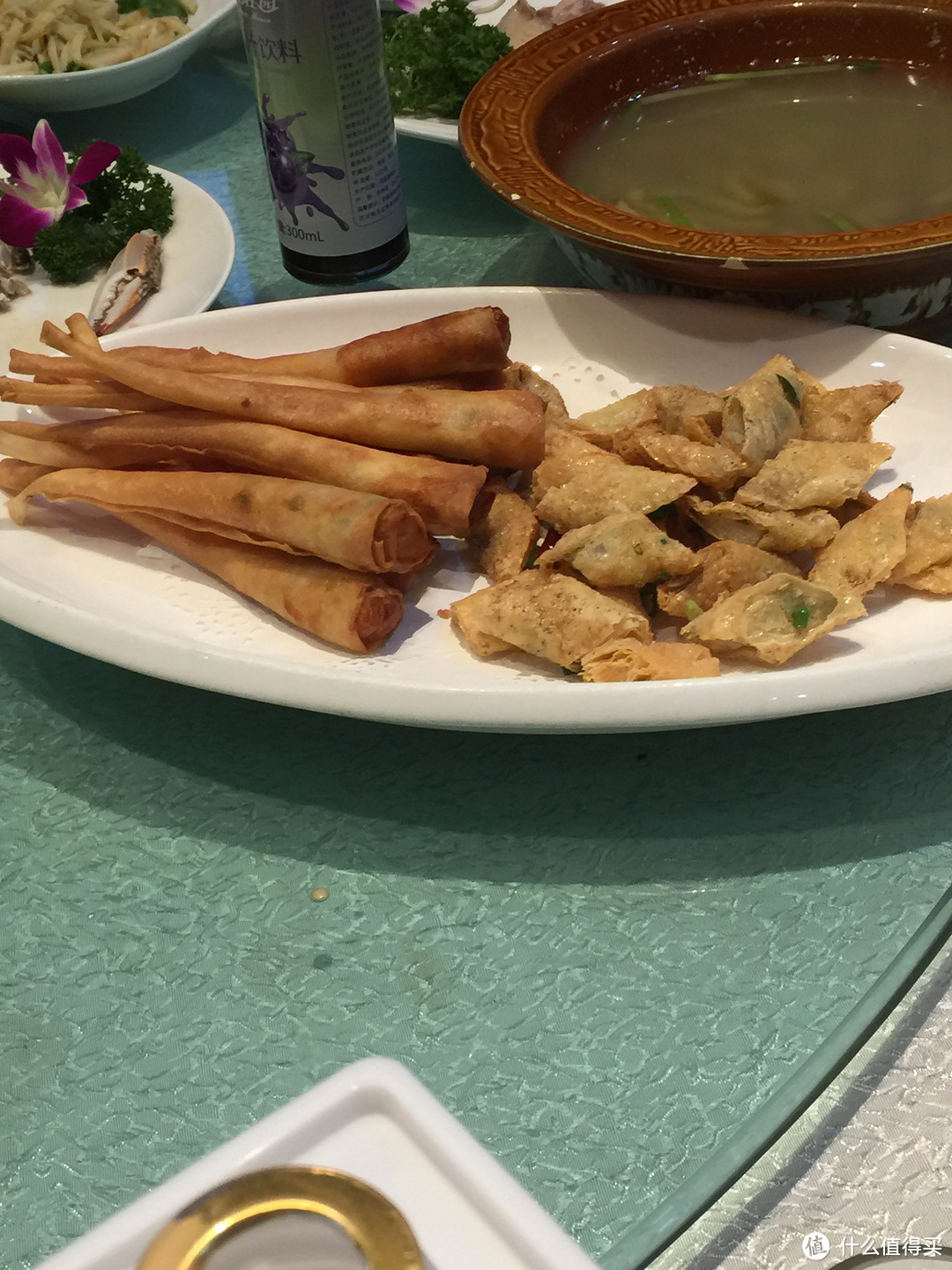 类似于春卷似的东东,里面是虾仁和菜,旁边这些是腐皮黄鱼