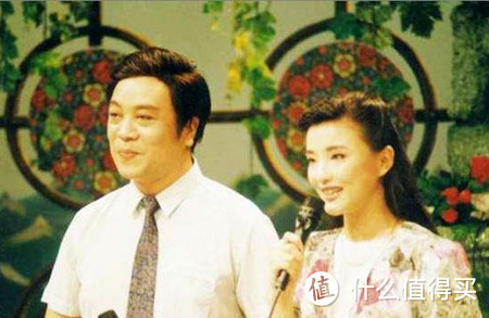 赵忠祥、杨澜搭档主持《正大综艺》，被戏称为「中国第一对大叔萝莉组合」