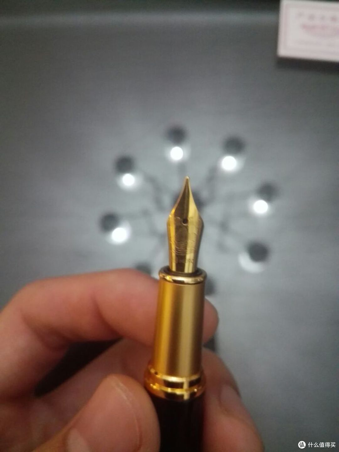 笔尖上也刻有40周年纪念图案