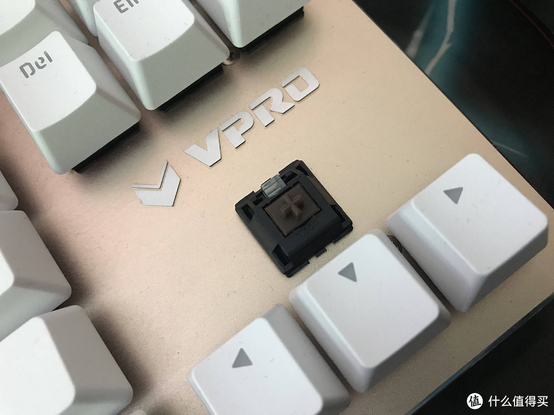 第一把机械键盘就要炫 雷柏 V500RGB 87机械键盘茶轴