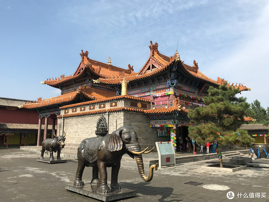 日照青城，青山下草原旁的呼和浩特