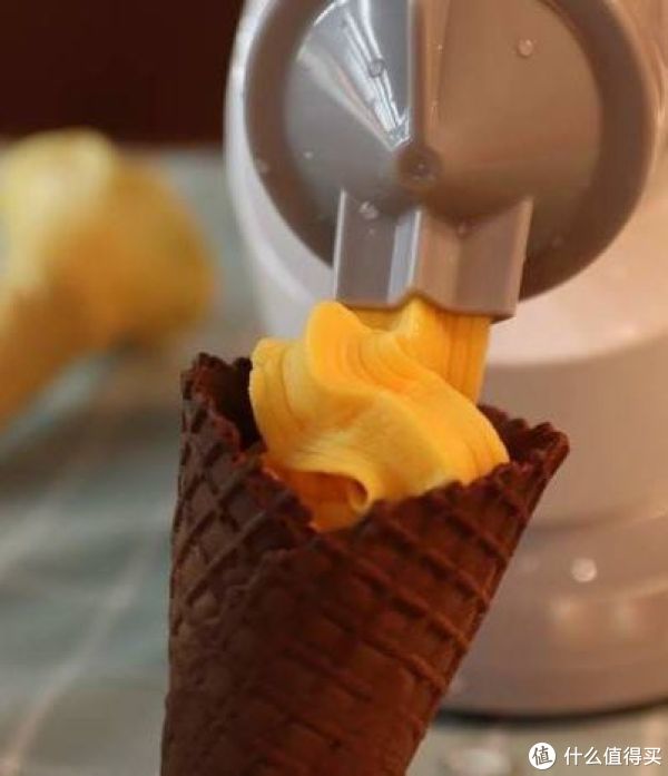 ，另外还在超市里买到了装冰淇淋的蛋筒，马上就可以变魔术一样出现冰淇淋啦