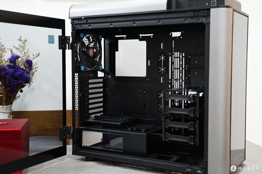 诚意满满——Thermaltake Level 20 GT 周年纪念款 机箱