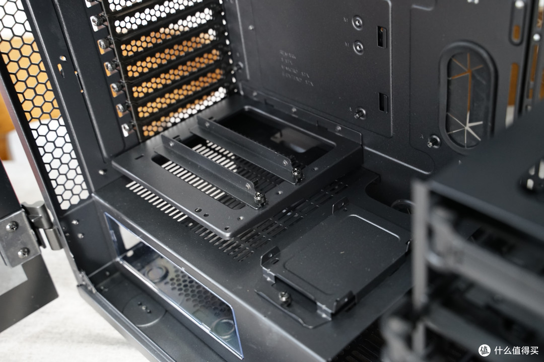 诚意满满——Thermaltake Level 20 GT 周年纪念款 机箱