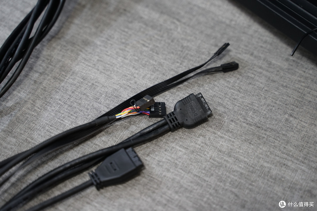 诚意满满——Thermaltake Level 20 GT 周年纪念款 机箱