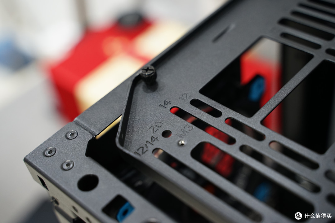 诚意满满——Thermaltake Level 20 GT 周年纪念款 机箱