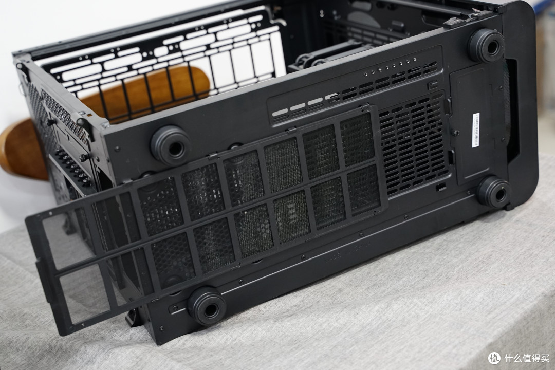 诚意满满——Thermaltake Level 20 GT 周年纪念款 机箱