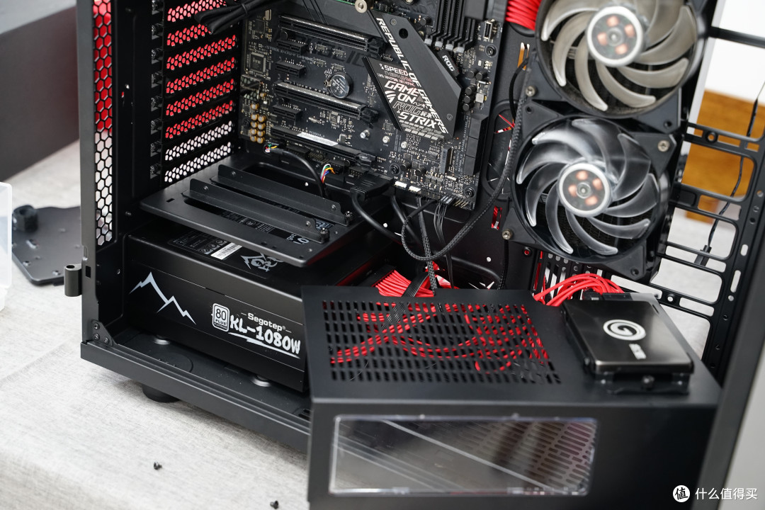 诚意满满——Thermaltake Level 20 GT 周年纪念款 机箱