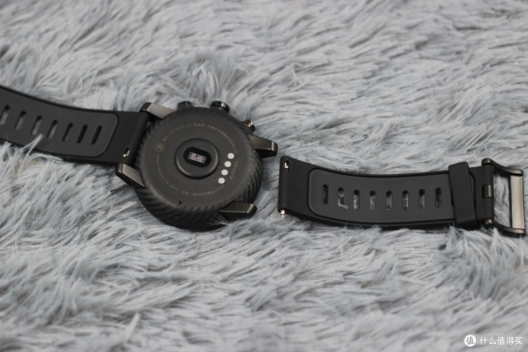 商务和运动都合适：AMAZFIT 智能运动手表2