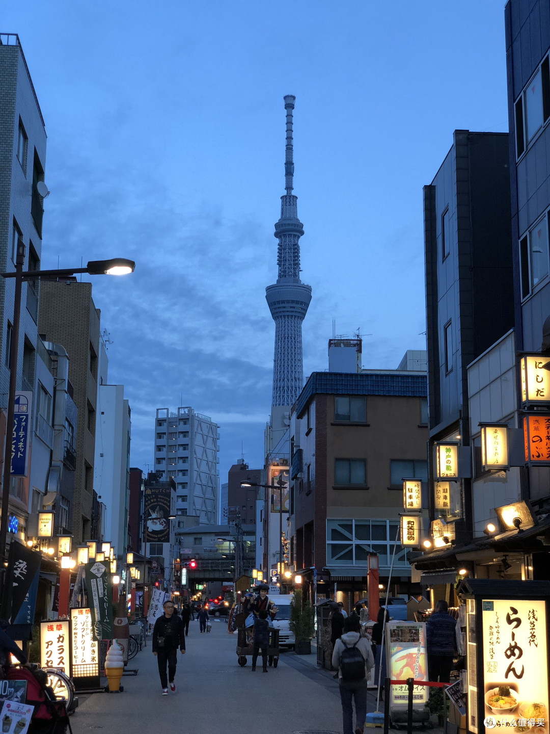远处的晴空塔