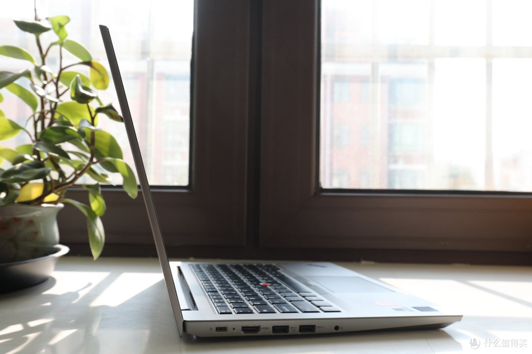 小黑本的新升级 ThinkPad“翼”480开箱评测