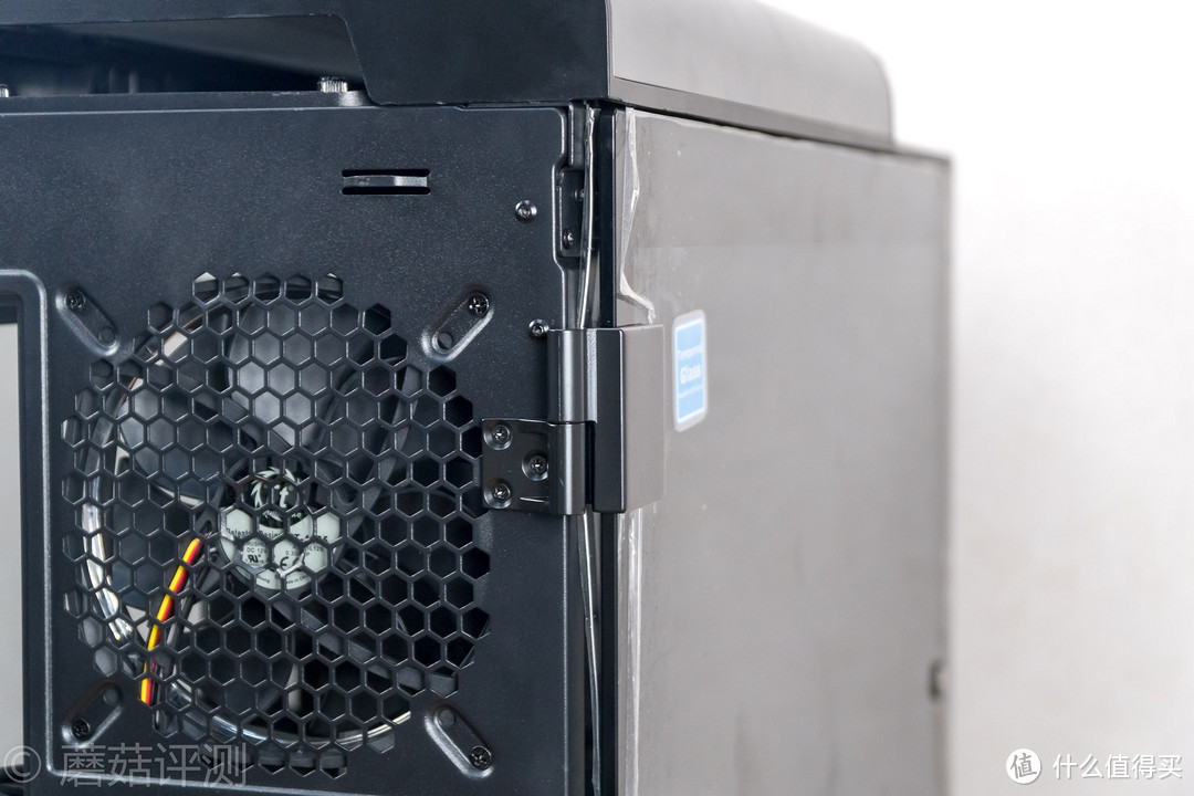 用料足斤足量、空间巨大且利用灵活——Tt(Thermaltake)Level 20 GT 黑色 全塔机箱