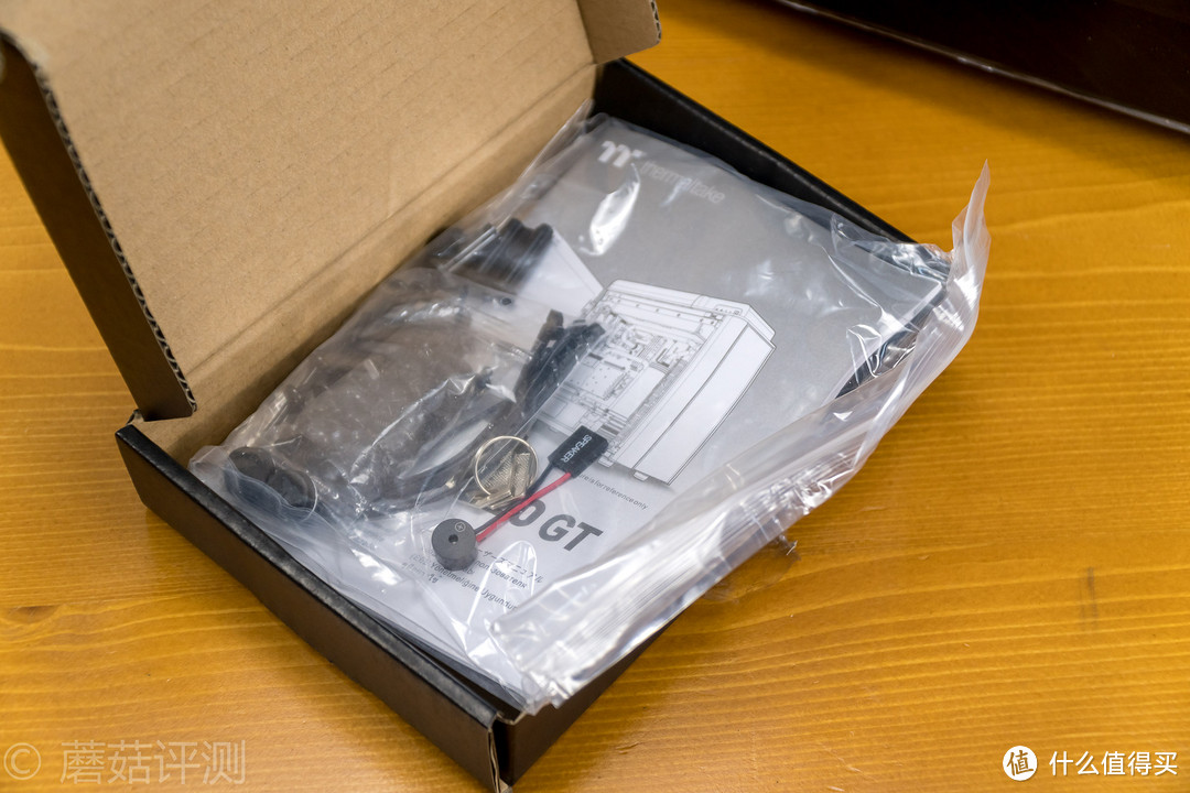 用料足斤足量、空间巨大且利用灵活——Tt(Thermaltake)Level 20 GT 黑色 全塔机箱