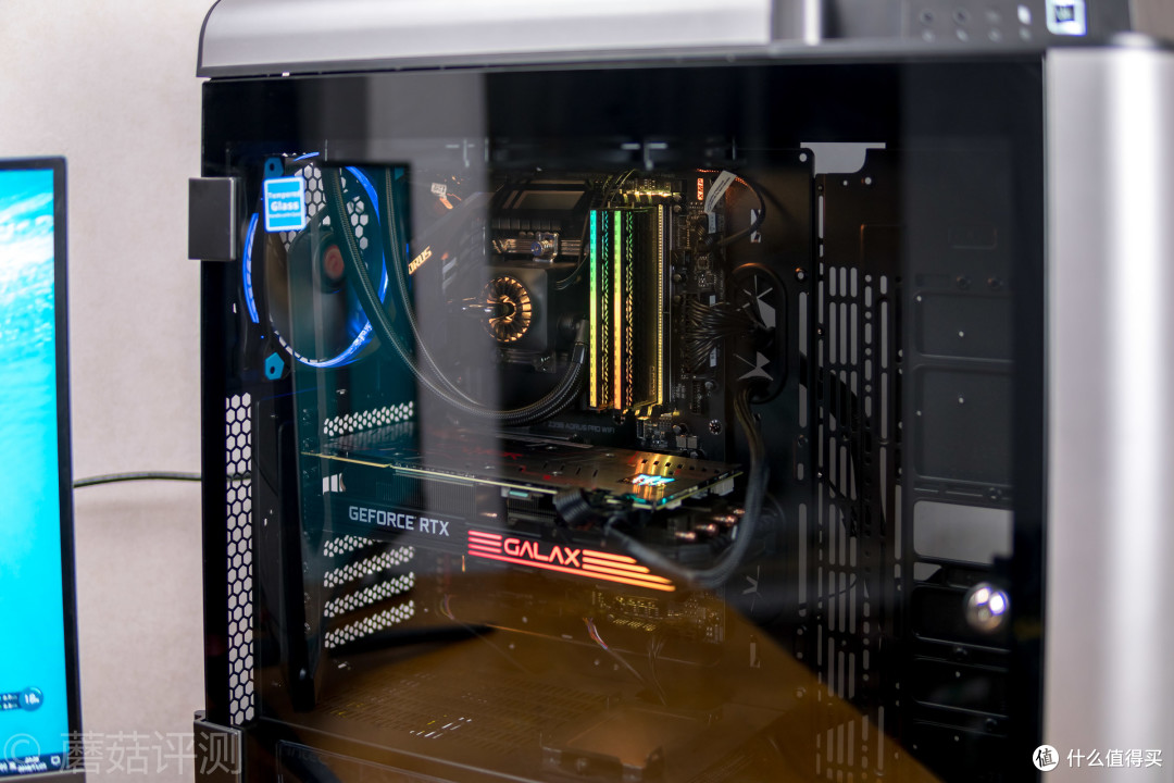 用料足斤足量、空间巨大且利用灵活——Tt(Thermaltake)Level 20 GT 黑色 全塔机箱