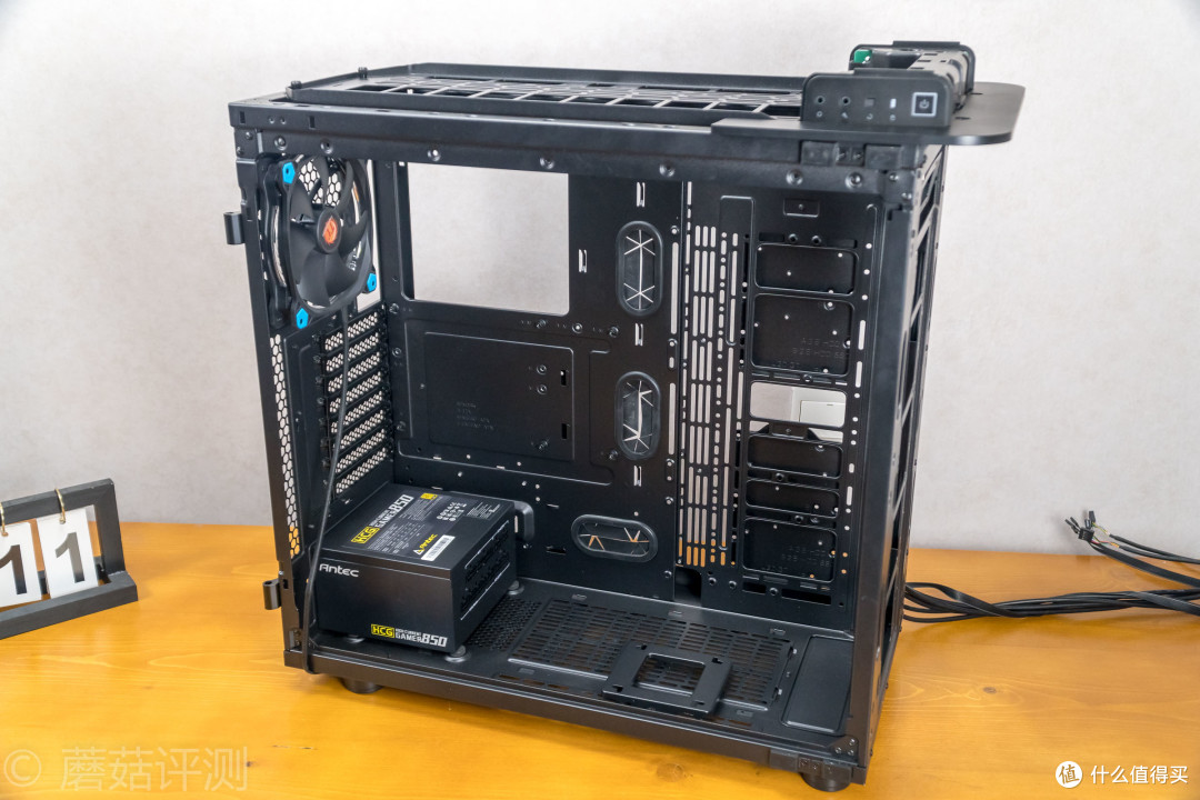 用料足斤足量、空间巨大且利用灵活——Tt(Thermaltake)Level 20 GT 黑色 全塔机箱