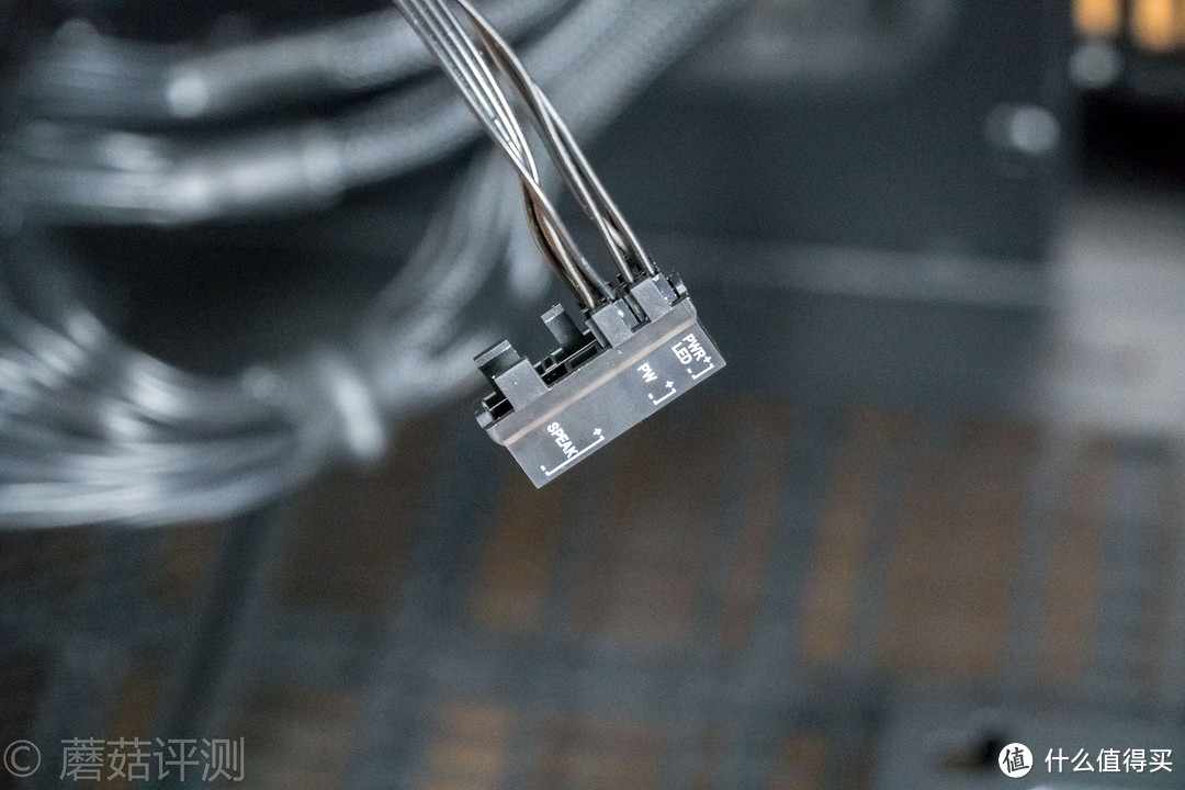 用料足斤足量、空间巨大且利用灵活——Tt(Thermaltake)Level 20 GT 黑色 全塔机箱