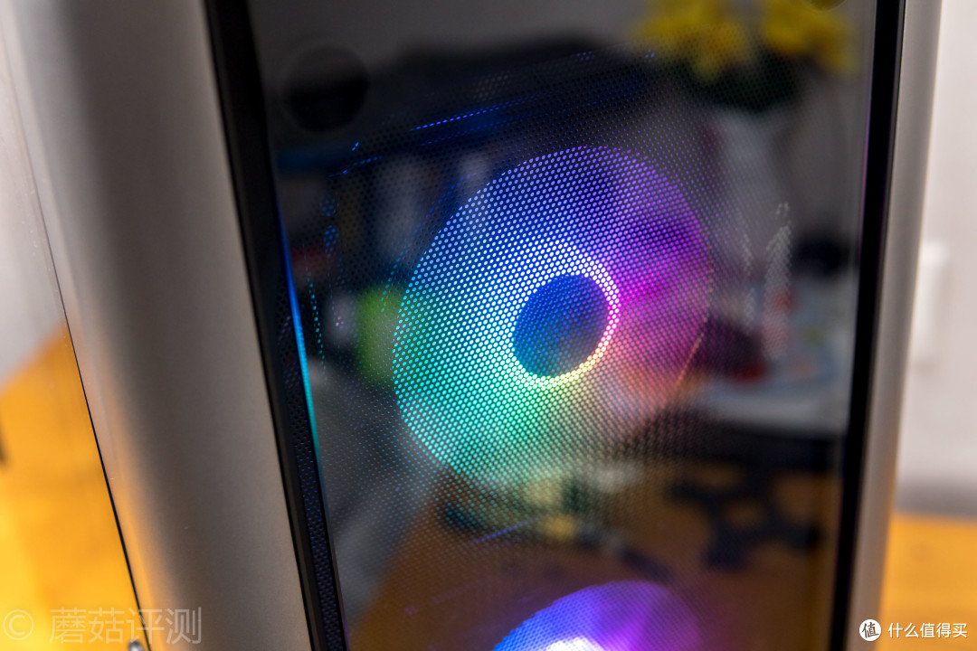 用料足斤足量、空间巨大且利用灵活——Tt(Thermaltake)Level 20 GT 黑色 全塔机箱