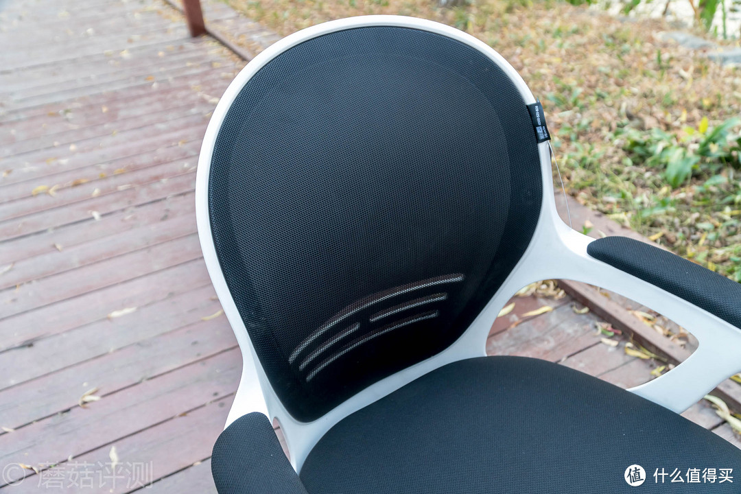 时尚小巧、坐感舒适—黑白调蛋壳椅 开箱评测