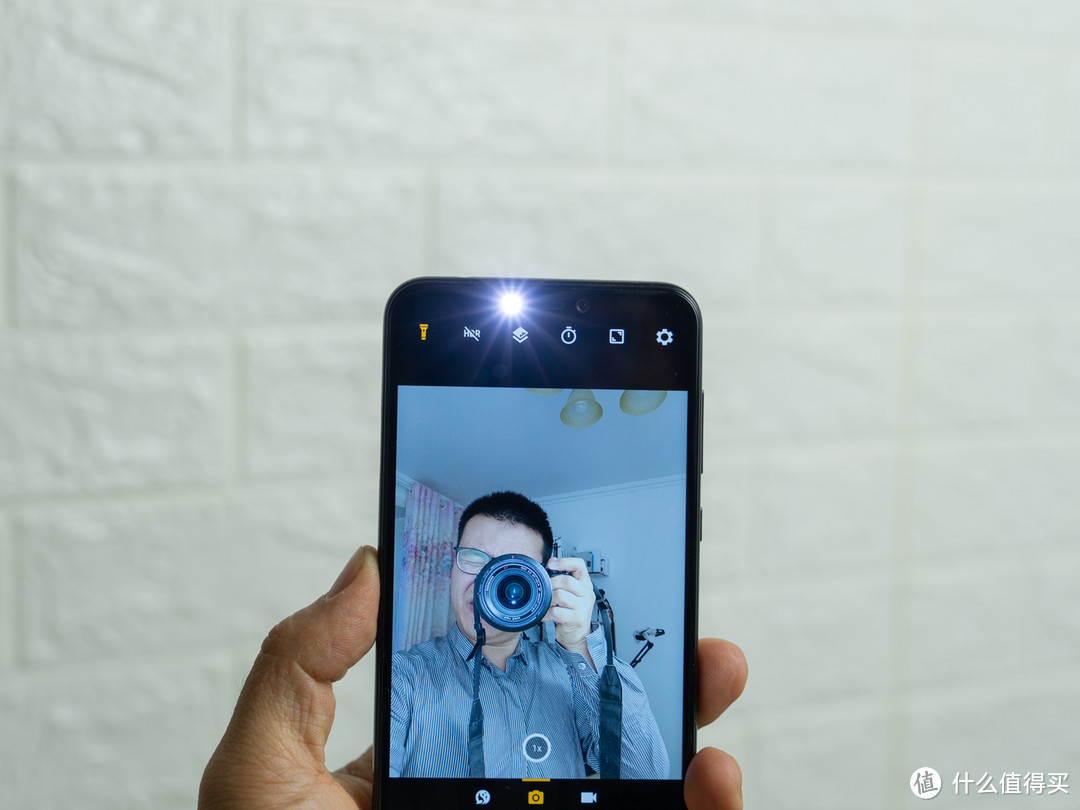 刷了华为渐变色油漆、又撞脸苹果XS的motorola p30开箱！