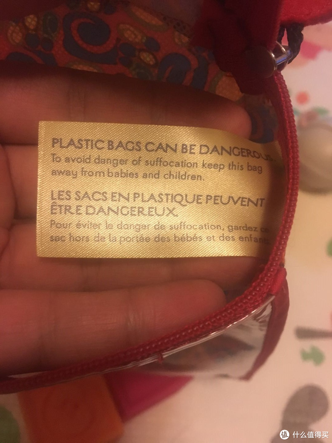 “塑料袋也可能是危险的，为了防止危险请将塑料袋远离孩子”，这是袋子内侧的小提示，看出玩具厂家的严谨与人性化