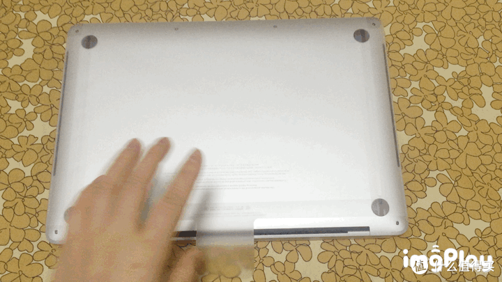 在张大妈的第一个双十一,就买了一个大件--2018款MacBook pro笔记本电脑