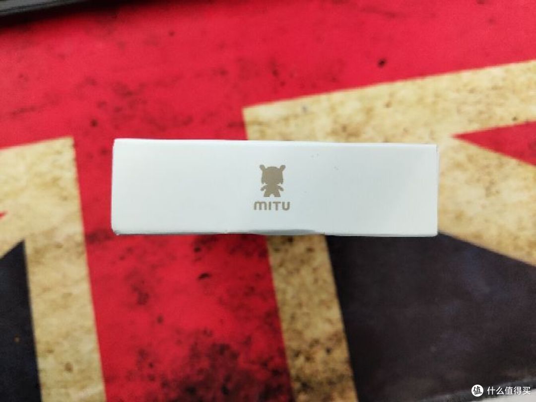 顶部的米兔标志很可爱