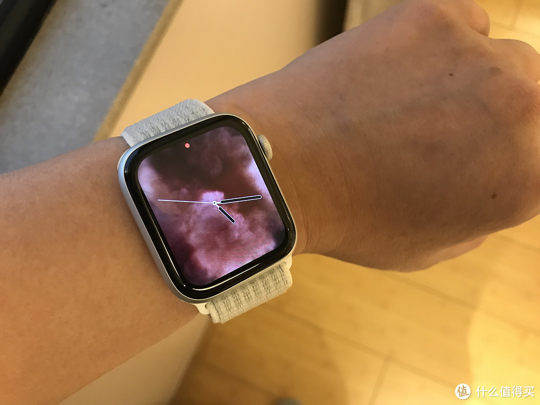 Apple Watch series 4 NIKE+ 银色款使用感受及红色回环式运动表带开箱