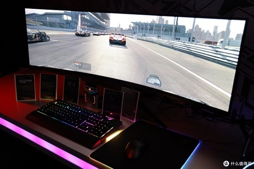 32:9超宽比、144Hz高刷新率、支持FreeSync 2防撕裂：ASUS 华硕 展出 ROG Strix XG49VQ HDR 超宽曲面屏
