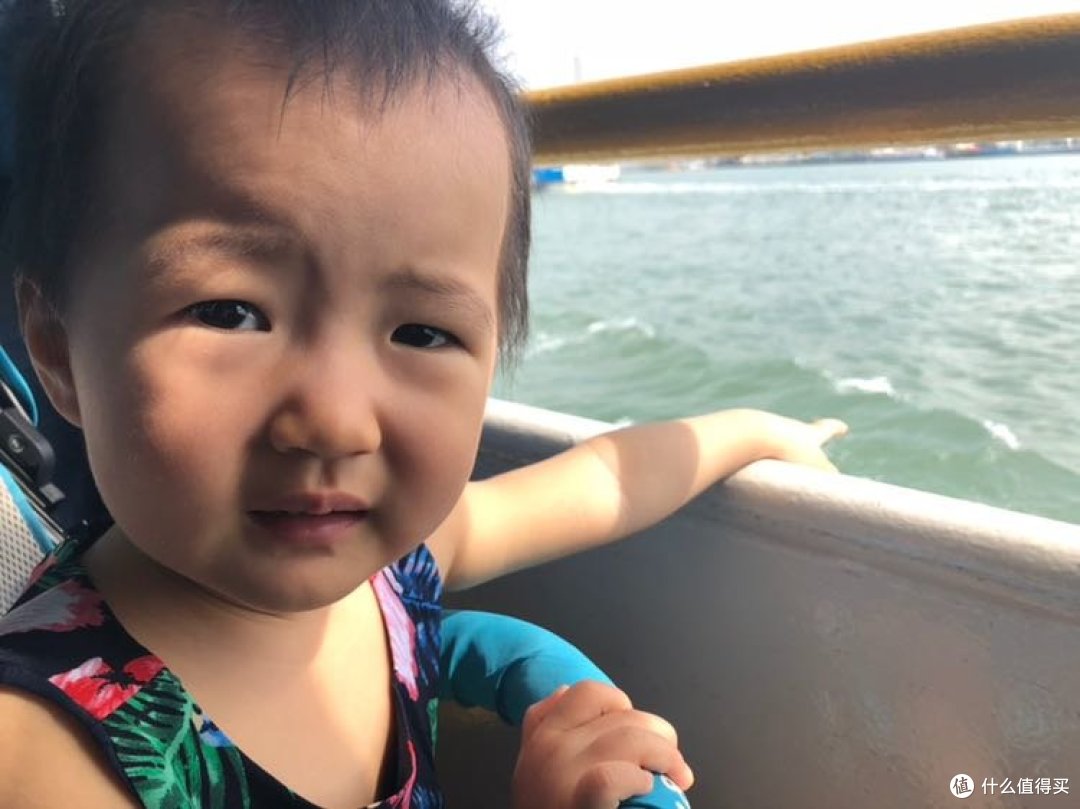 坐在船上看大海