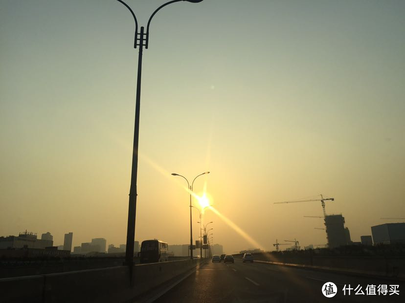 冲冲下班路 都是夜归人