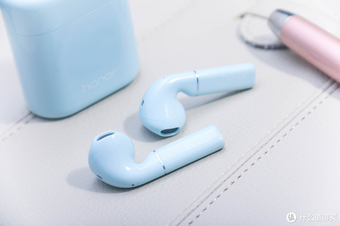 首款骨声纹AI智能无线耳机诞生，FlyPods Pro强势对飙Airpods