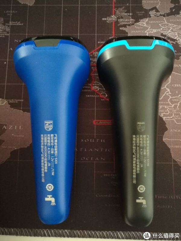 黑色好看一些，虽然材质都是纯纯的大塑料。