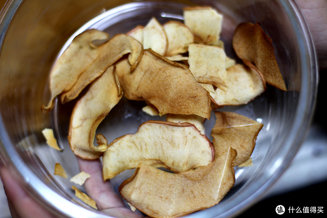 好吃美味的烤苹果片了解下，教你在家轻松烤出美味的儿童零食