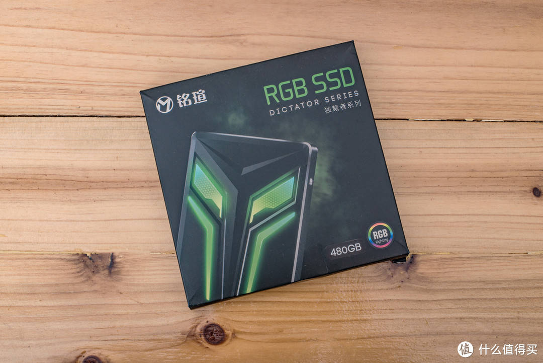 RGB性能加50%，铭瑄独裁者F7 RGB SSD玄学测试