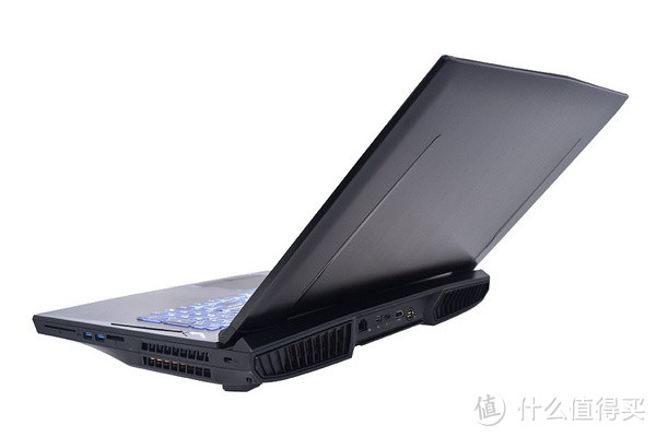 搭XEON E-2100、i9-9900K和Quadro P5200：EUROCOM 发布 Tornado F7W 工作站笔电