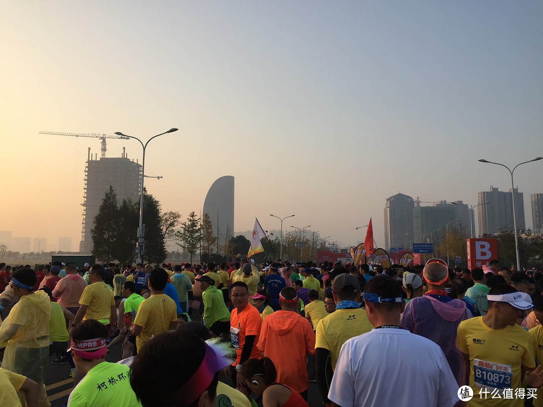 跑过小桥流水，穿过千年古城！2018绍兴国际马拉松开跑