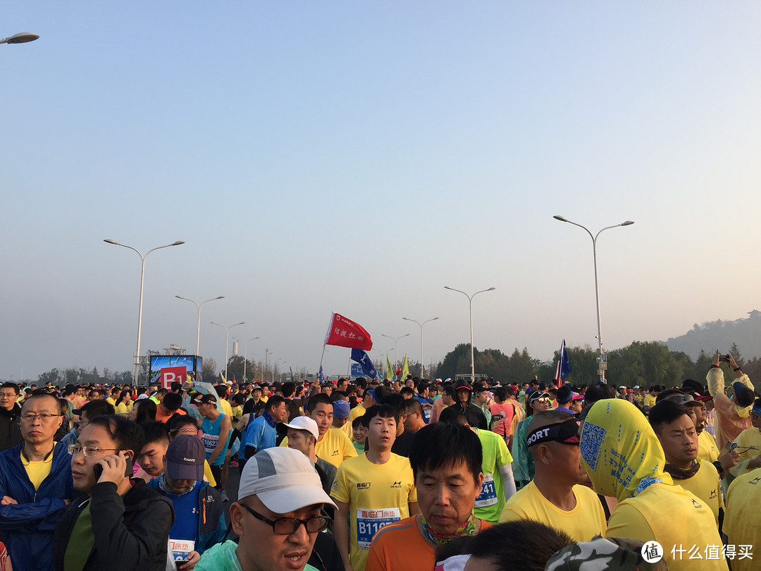 跑过小桥流水，穿过千年古城！2018绍兴国际马拉松开跑