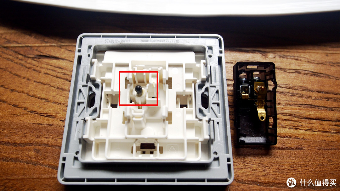 开关插座里面零件组装图片