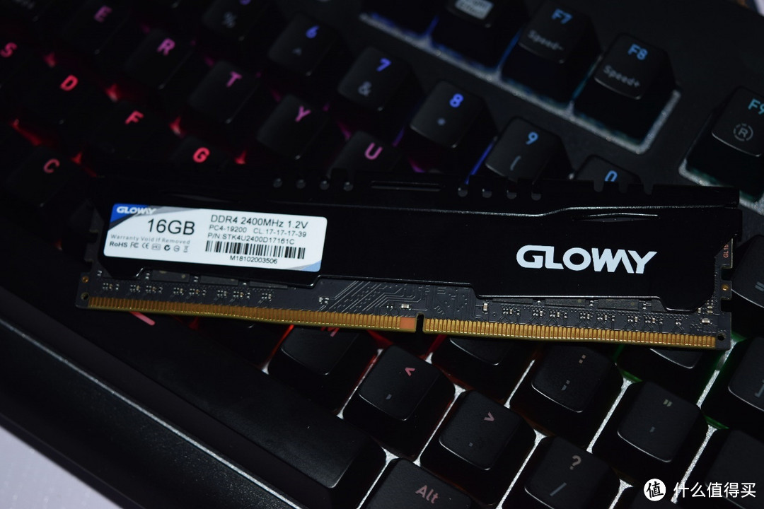 DDR4 2400内存性能对比，三星8G双通道 VS 光威悍将单根16G