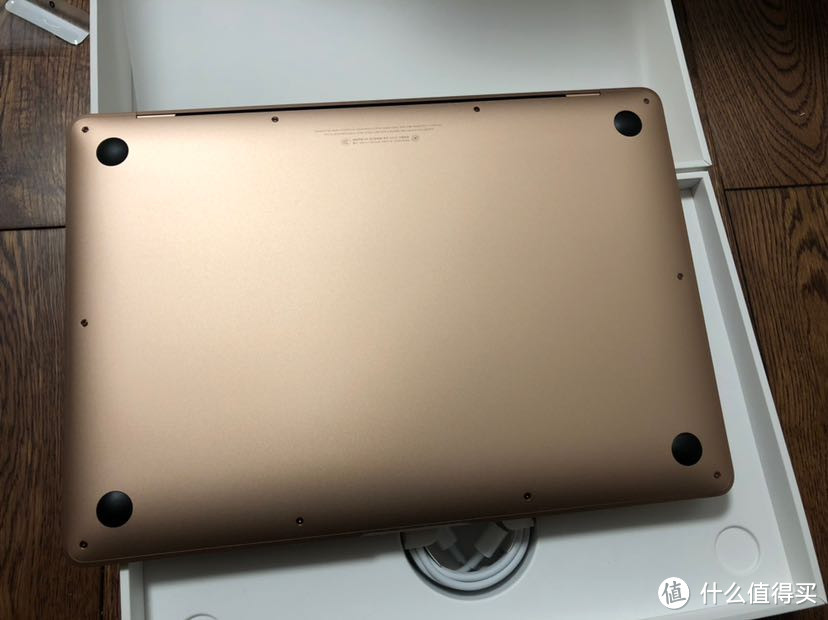 新Mac book air 简单 粗暴 开箱跑娱乐大师