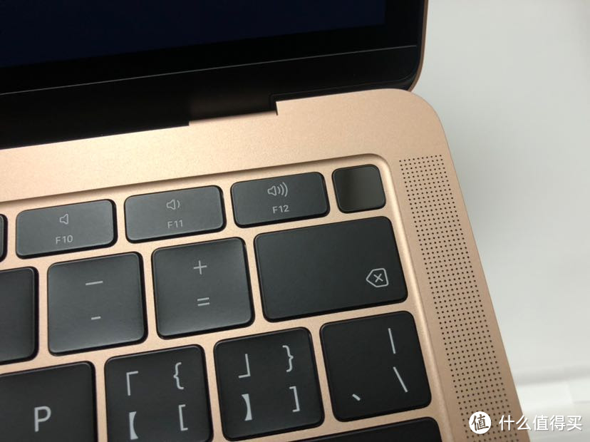 新Mac book air 简单 粗暴 开箱跑娱乐大师